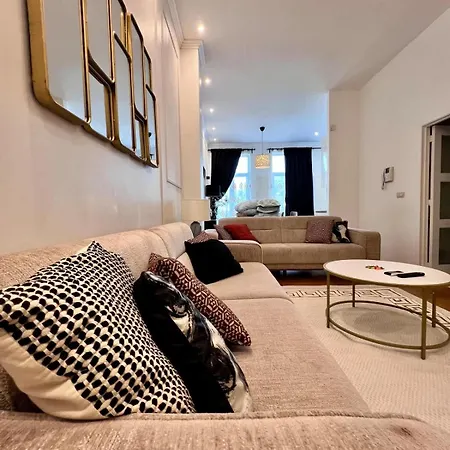 Spacious Family For 9 Near Midi Station