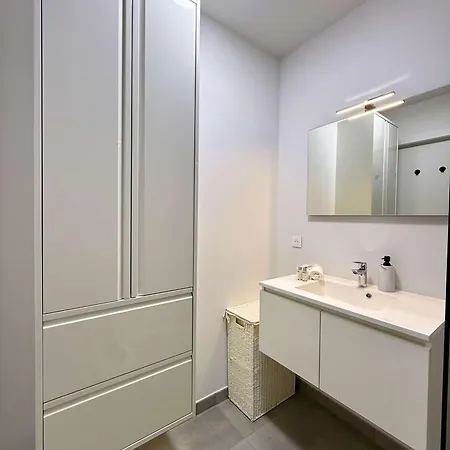 Cosy Flat For 2pers 5 Min From Gare Du Midi By Transport