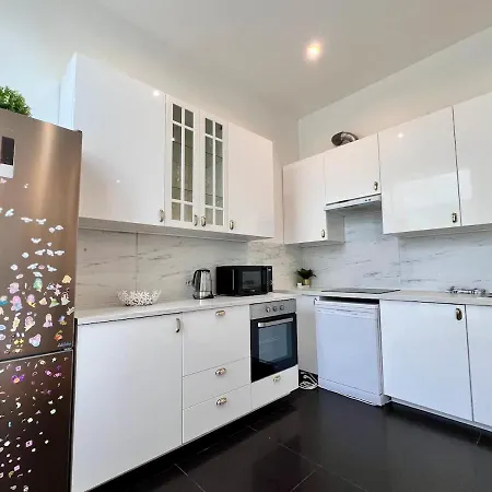 Spacious Family For 9 Near Midi Station * Bruxelles