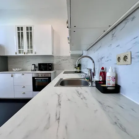 Apartment Spacious Family For 9 Near Midi Station *