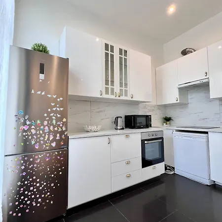 Spacious Family For 9 Near Midi Station