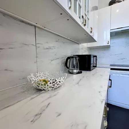 Spacious Family For 9 Near Midi Station