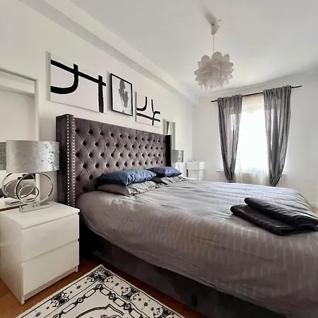 Spacious Family For 9 Near Midi Station