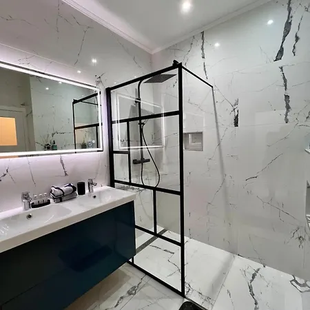 Spacious Family For 9 Near Midi Station
