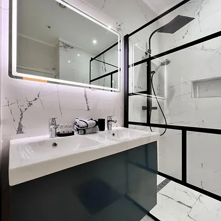 Spacious Family For 9 Near Midi Station