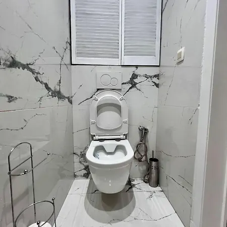 Apartment Spacious Family For 9 Near Midi Station
