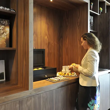 Courtyard By Marriott Eu Hotel 4*
