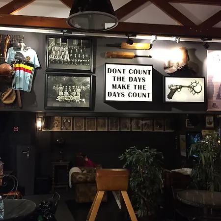 Hostel The Legacy By 2go4 Center