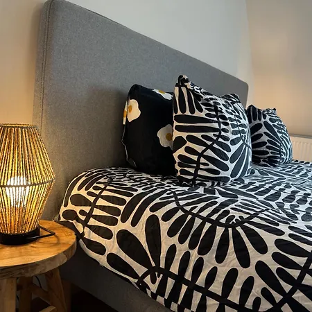 Downtown Spacious Design Duplex 3bedr 아파트