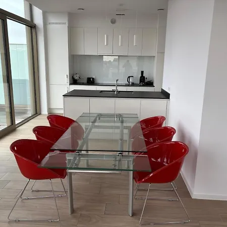 Floor Luxury With Spectacular Water Views شقة *