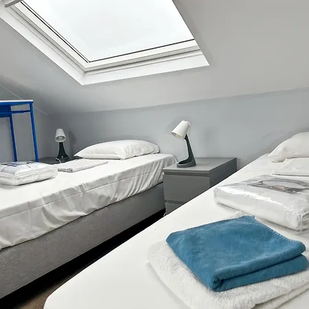 Apartman Charming Entire In Saint-gilles, *