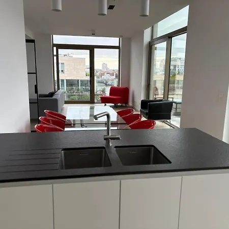 Floor Luxury With Spectacular Water Views Appartement *