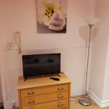 Modern Half-basement 1br Near Montgomery & Vub