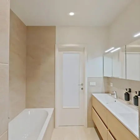 Quiet & Stylish 3-bedroom Flat In Heart Of Ixelles *