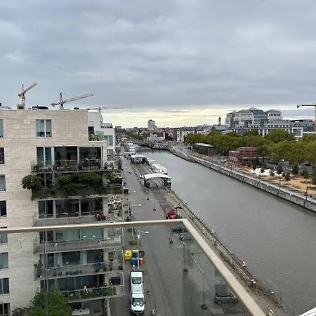 Floor Luxury With Spectacular Water Views Appartement Brussel
