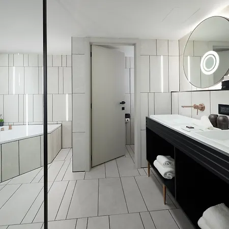 Cardo Brussels, Autograph Collection