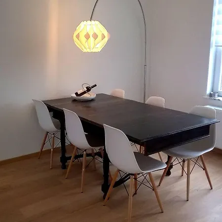 Almost White, Near Train, Metro N7688 * Brüksel