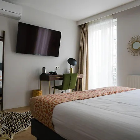 La Piece Hotel *