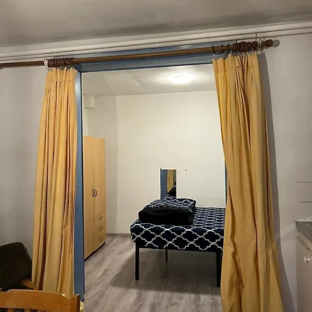 بيت ضيافة European District