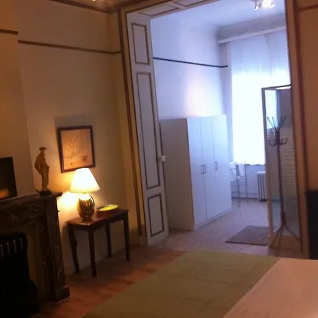 18 Hotel