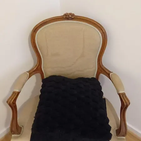 Double Near Eu, Centre