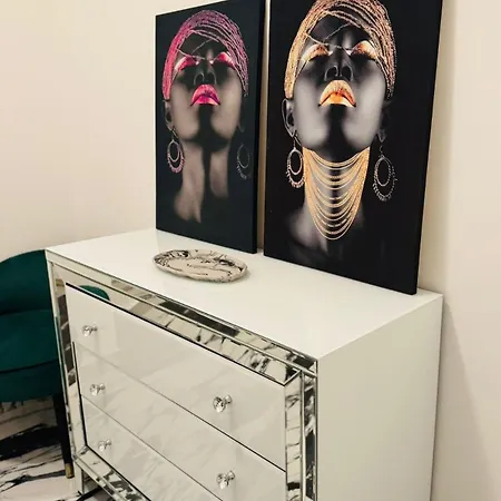 Charming 1 Bedroom With Terrace 아파트