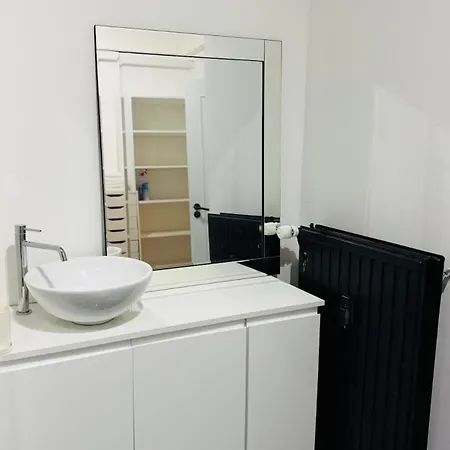 Charming 1 Bedroom With Terrace * Bryssel