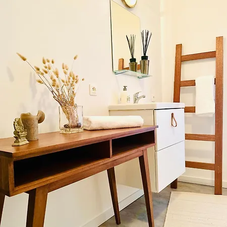 Grand Place - St Catherine - Midi - 10 Min Walk - 60mp Beautiful