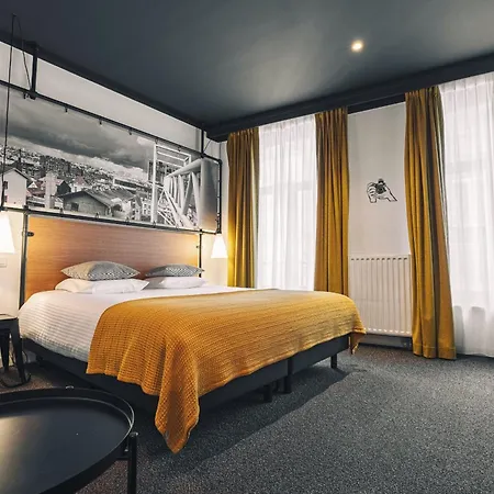 Zoom Hotel