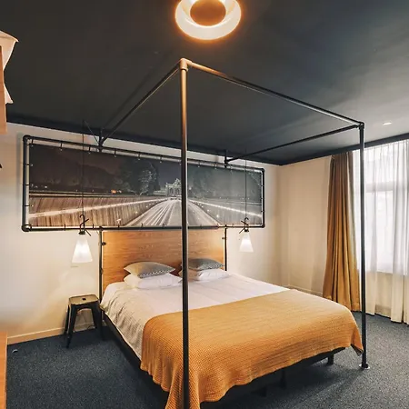 Zoom Hotel Hotel