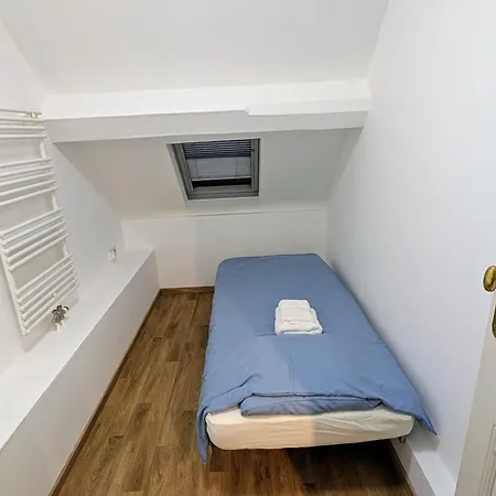 Apartment Duplex 3br Near Supermarkets & Metro - 3rd & 4th Floor, No Lift Brussels