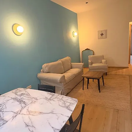 Le Goujons - New Near Midi Station Apartment *