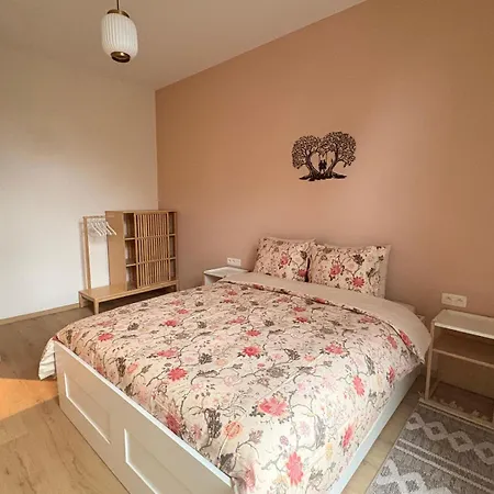 Le Goujons - New Near Midi Station Apartment