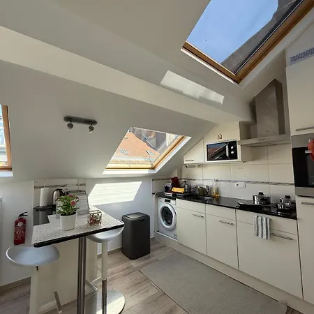 Apartment - Steps Grand Place - Local Vibrant Neighbourhood *
