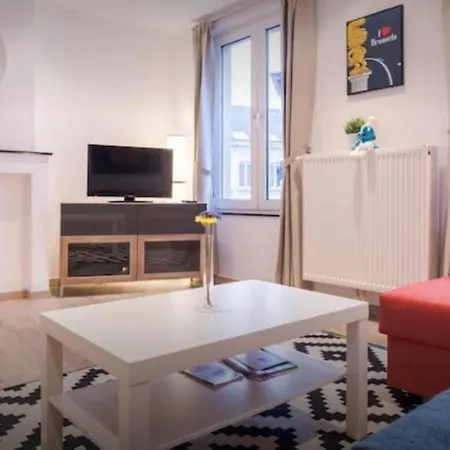 - Steps Grand Place - Local Vibrant Neighbourhood Apartment *