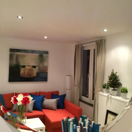 Apartment - Steps Grand Place - Local Vibrant Neighbourhood