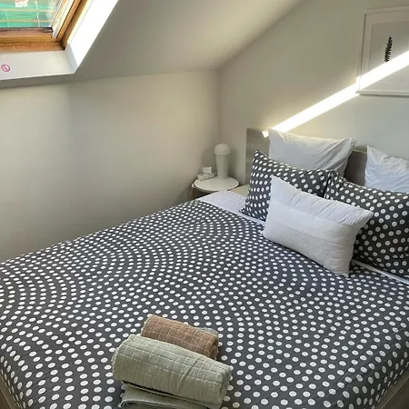 Apartment - Steps Grand Place - Local Vibrant Neighbourhood *
