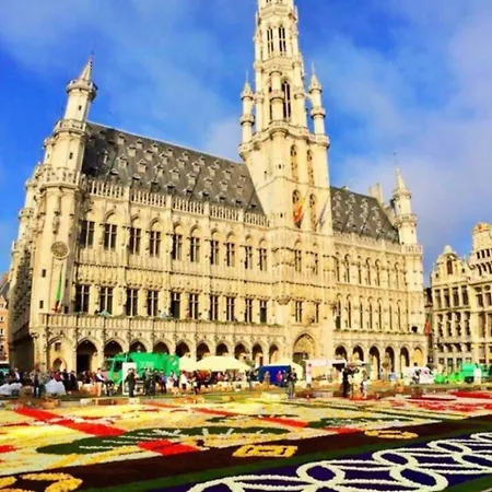 Apartment - Steps Grand Place - Local Vibrant Neighbourhood