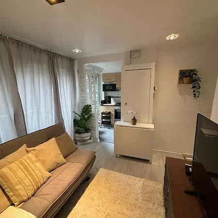 Comfortable Apartment In Brussels, 35 M², 3 Persons *
