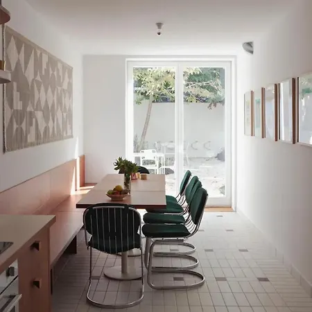 With View In Saint-gilles, 80 M² Apartment Brussels
