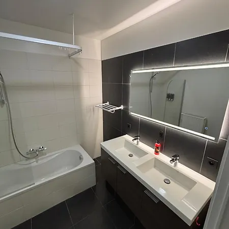 Stylish, Modern & Spacious In דירה