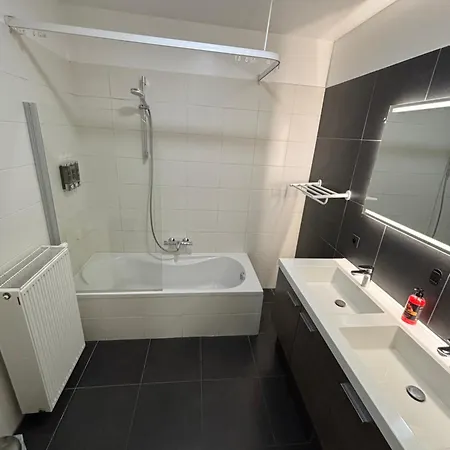 Stylish, Modern & Spacious In דירה