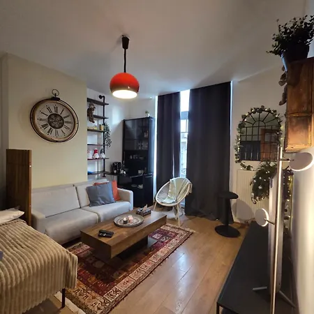 Pb155, Balcony With Street View *