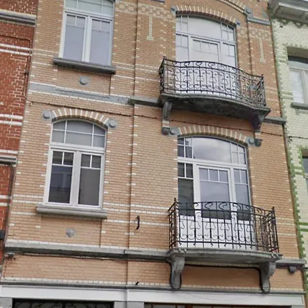 Pb155, Balcony With Street View ゲストハウス *