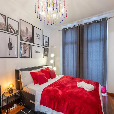 Euro Edens Cosy Historic In Jacuzzi, Garden, Location 3*