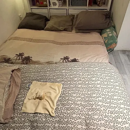 Belle De 1,30 Cm De Hauteur A Midi Bruxelles