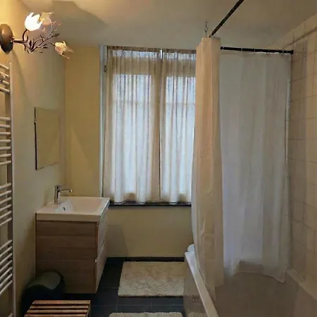 招待所 Pb155, Balcony With Street View 布鲁塞尔