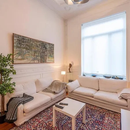 게스트하우스 Euro Edens Cosy Historic In Jacuzzi, Garden, Location