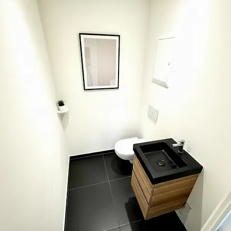 At Universite Libre De * Brüksel