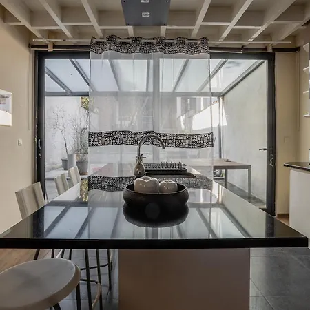 Kweni House *
